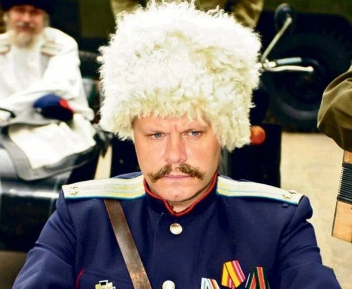 Алексей Кортнев в роли атамана Парамонова из художественного фильма «День Выборов»