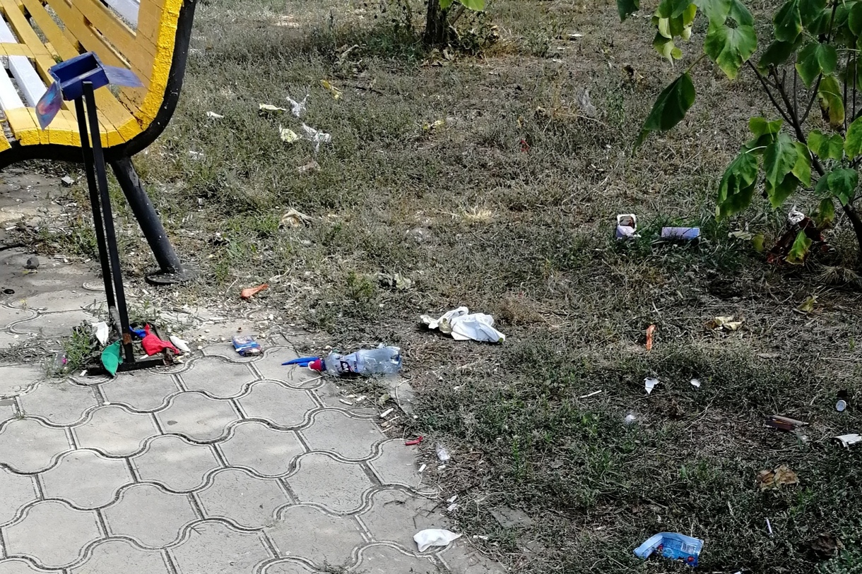 Проблема мусора на детских площадках